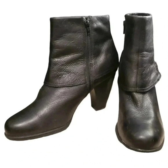b.o.c. Shoes - b.o.c. black leather foldover zip up heeled bootie size 10